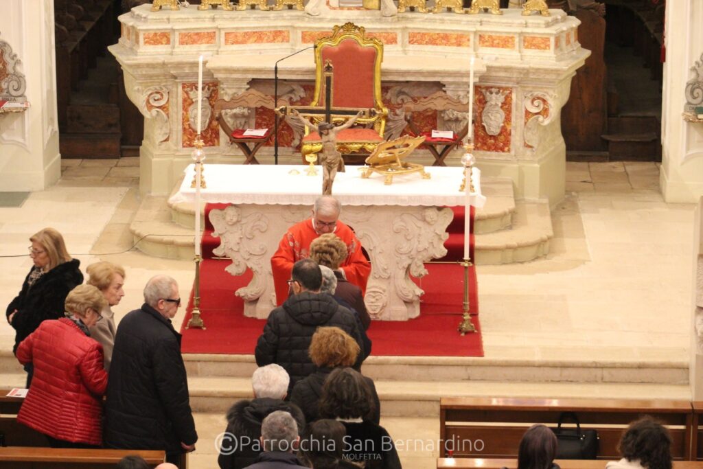 parrocchia san bernardino molfetta - venerdì santo 2023 azione liturgica in passione domini adorazione della croce